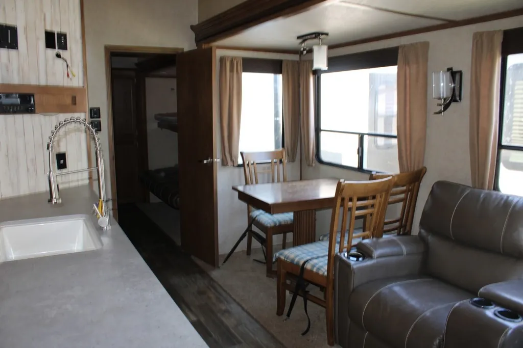 2017 Forest River Sabre 36FRP, Photos photo 12