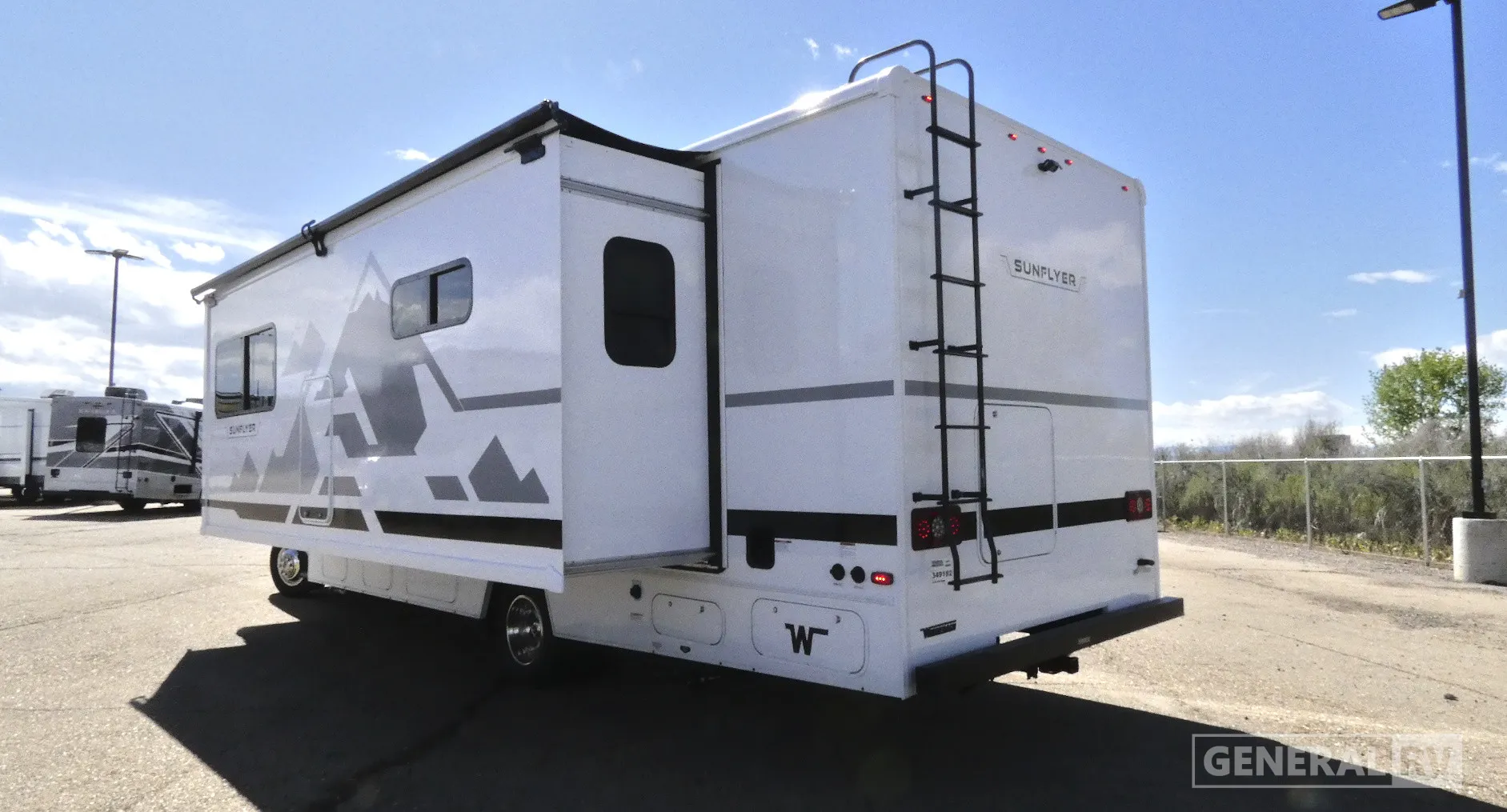 2027 Winnebago Sunflyer 28MB - Photo 4