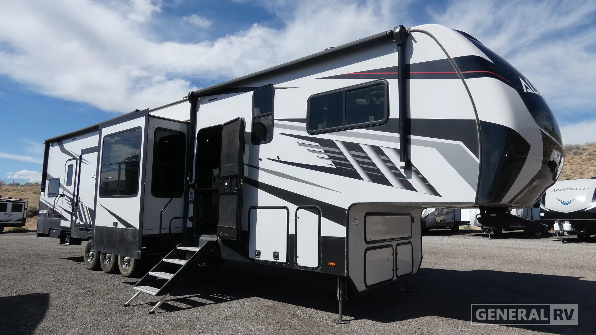 2022 Alliance RV Valor 42V13 - Photo 2