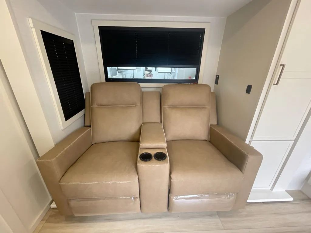 2026 Brinkley Model Ix 20X, Photos photo 4