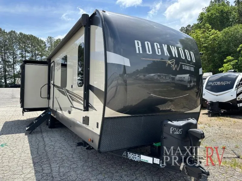 2022 Forest River Rockwood Signature Ultra Lite 8332SB - Photo 2