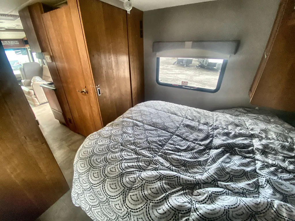 2015 Fleetwood Flair 26D, Photos photo 17