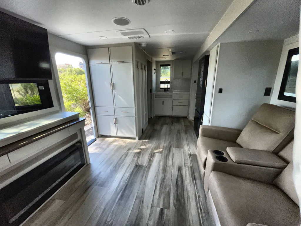 2026 Brinkley Model I 235, Photos photo 9