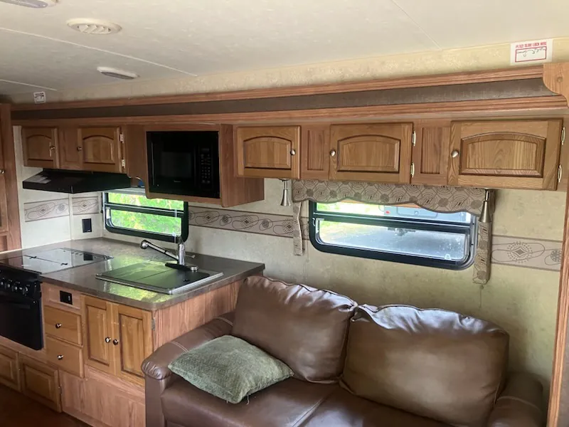 2015 Forest River Flagstaff Super Lite 27BESS — Photo 6