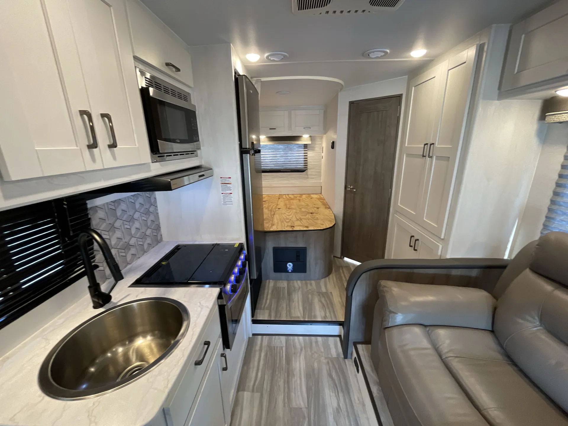 2025 Gulf Stream Conquest 6237 — living area main