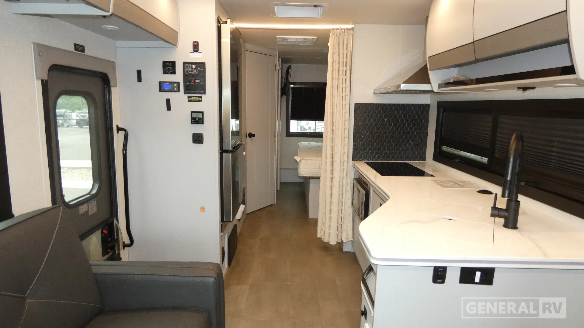 2024 Coachmen Euro 25EU - Photo 3