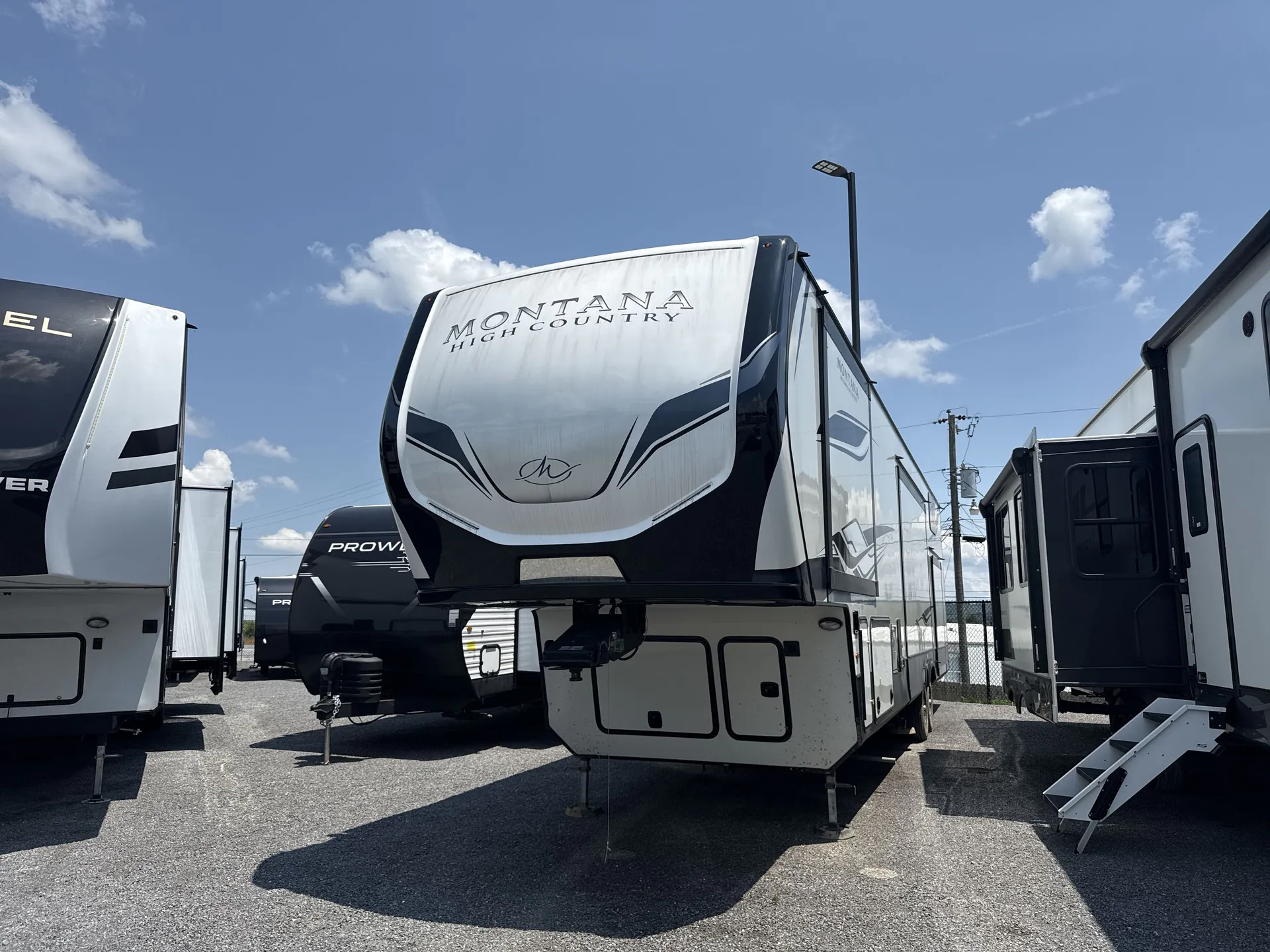 2024 Keystone Montana High Country 381TB - Photo 2