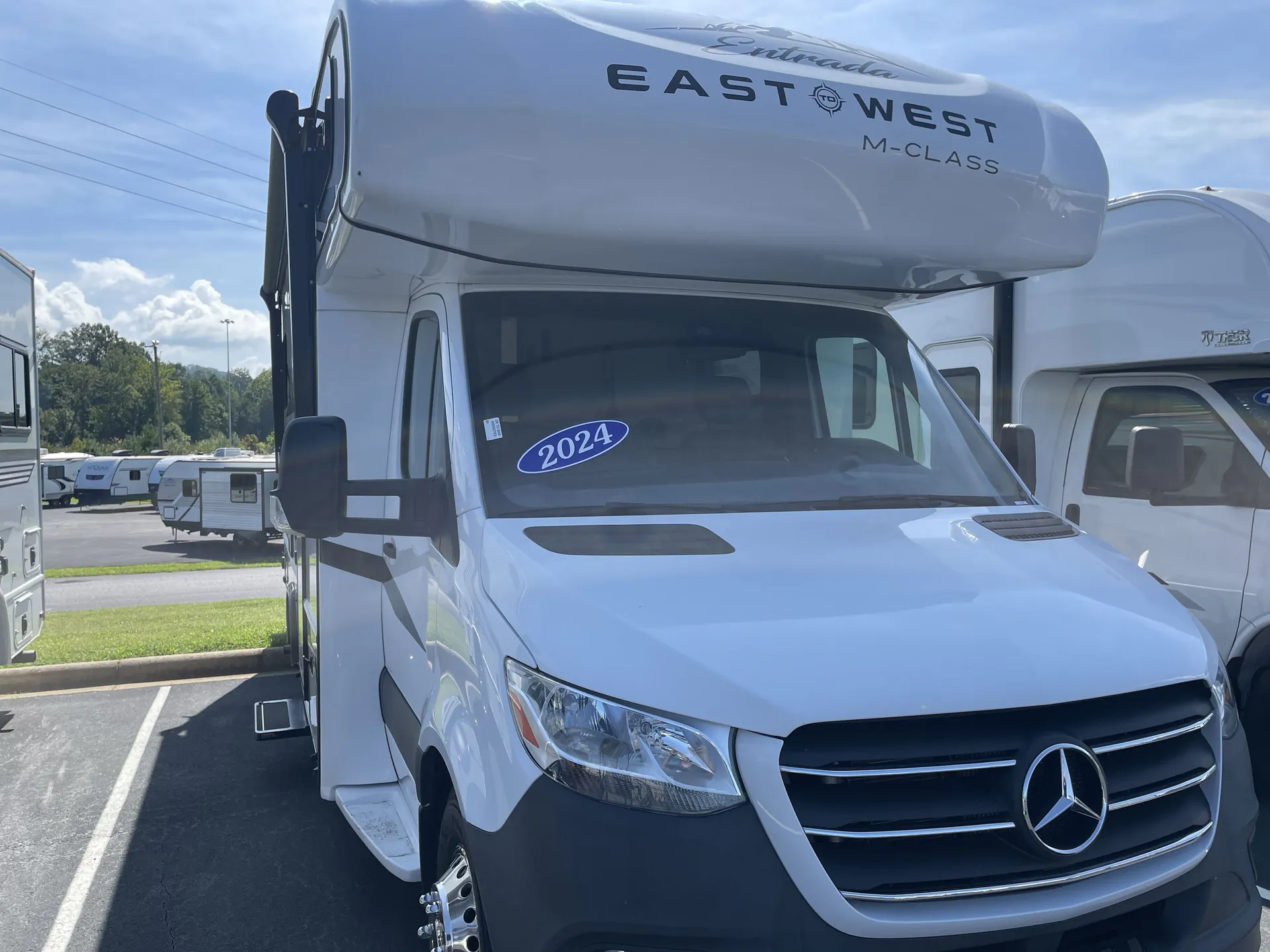 2024 East to West Entrada 24RL - Photo 2