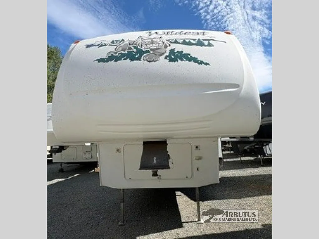 2005 Forest River Wildcat 27RL, Photos photo 2