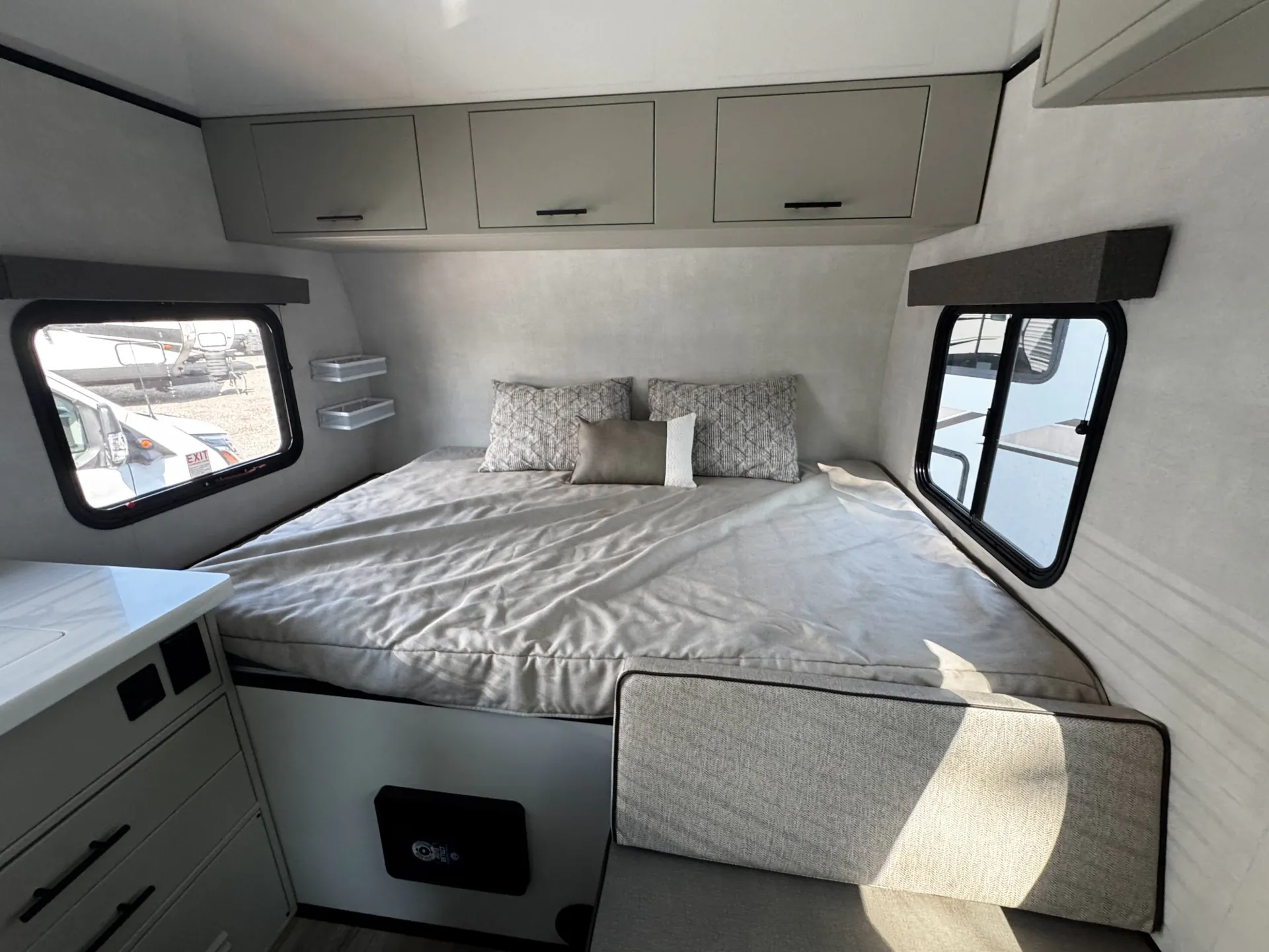 2025 Encore RV Revue 16RB - Photo 3