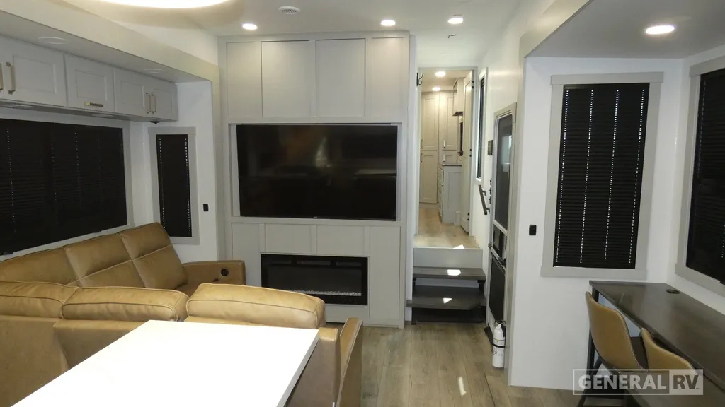 2025 Brinkley Model G 3250, Photos photo 4