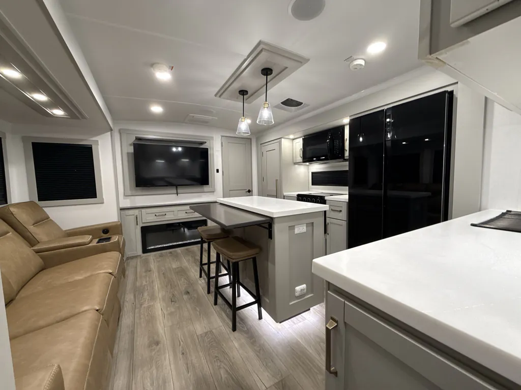 2025 Brinkley Model Z AIR 295, Photos photo 2