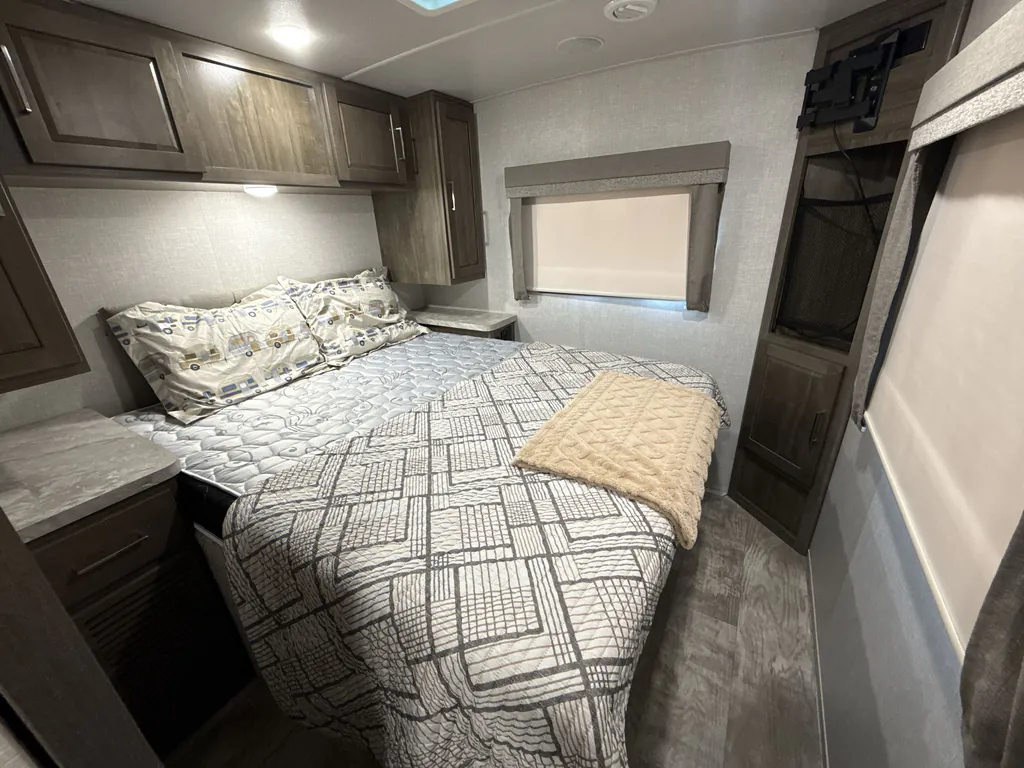 2022 Forest River Flagstaff Micro Lite 25FKS, Photos photo 15