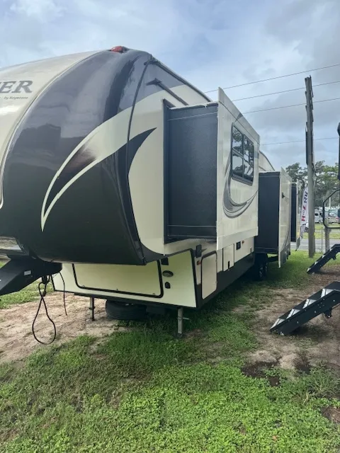 2018 Keystone SPRINTER 3531FWDEN - Photo 3