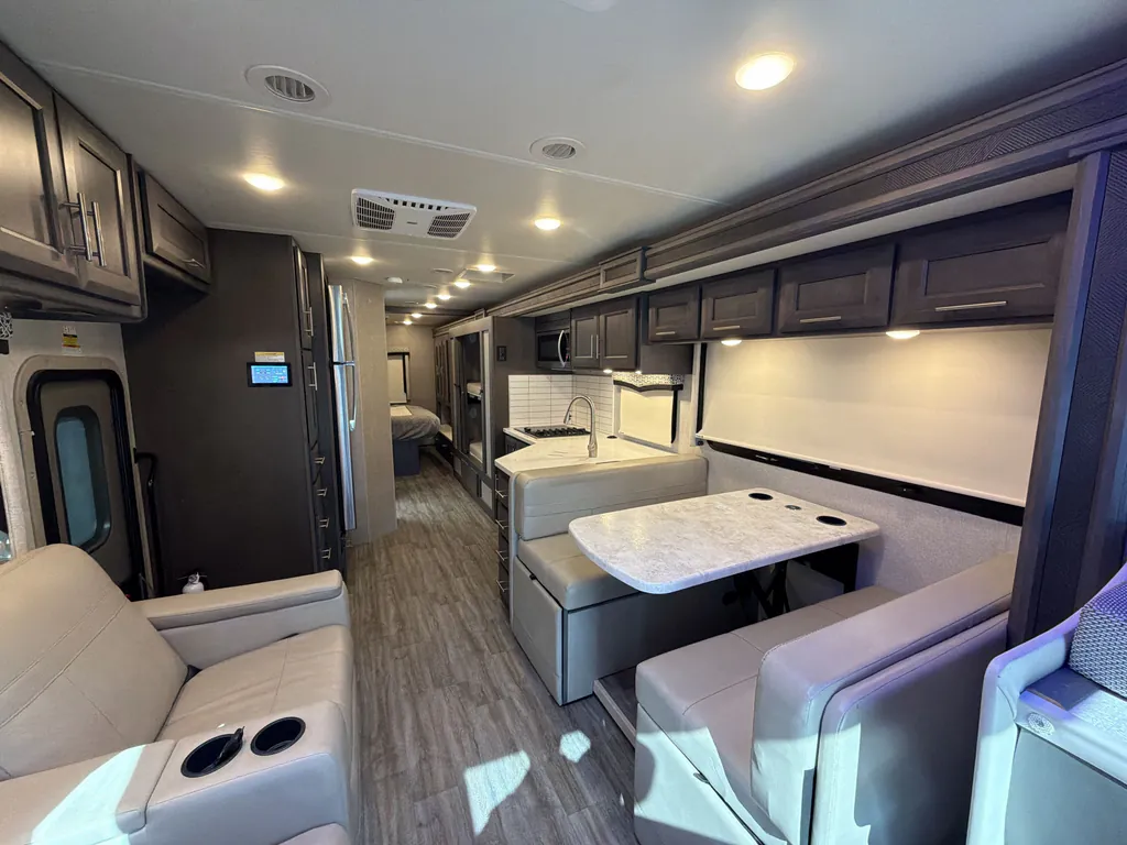 2023 Thor Motor Coach Magnitude RS36, Photos photo 2