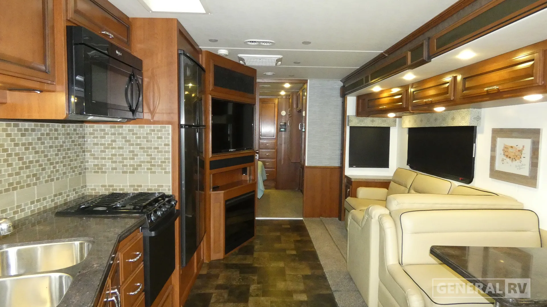 2014 Fleetwood Bounder 35K - Photo 3