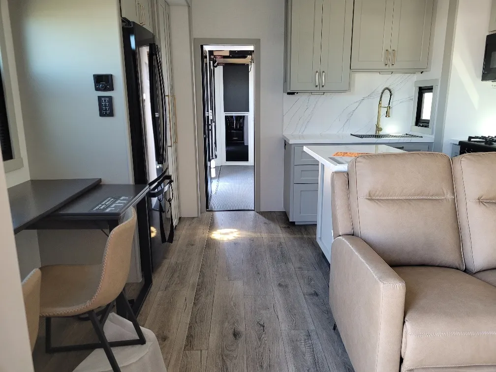 2026 Brinkley Model G 3970, Photos photo 6