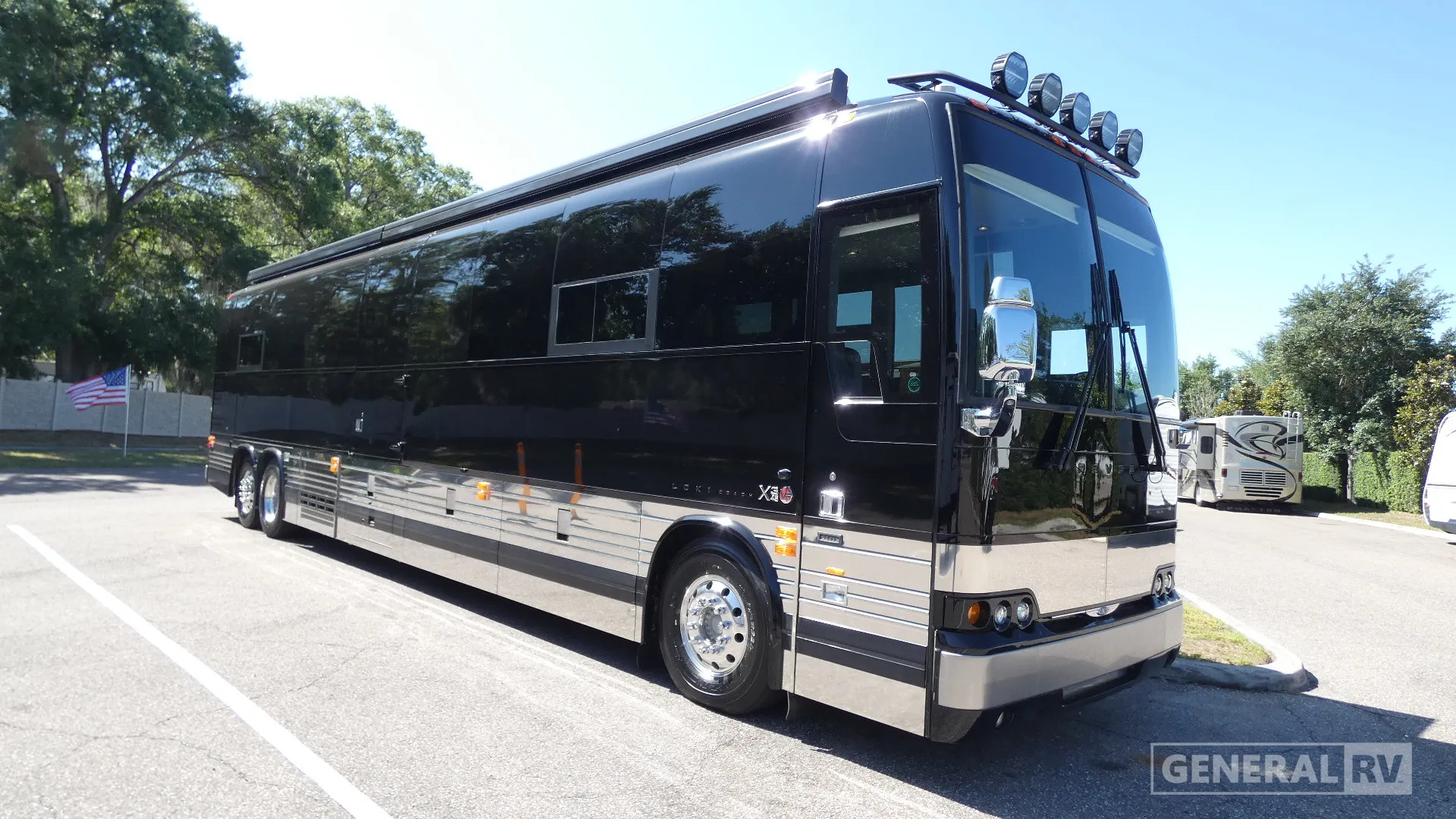 2018 LOKI Coach Prevost X3-45 - Main photo