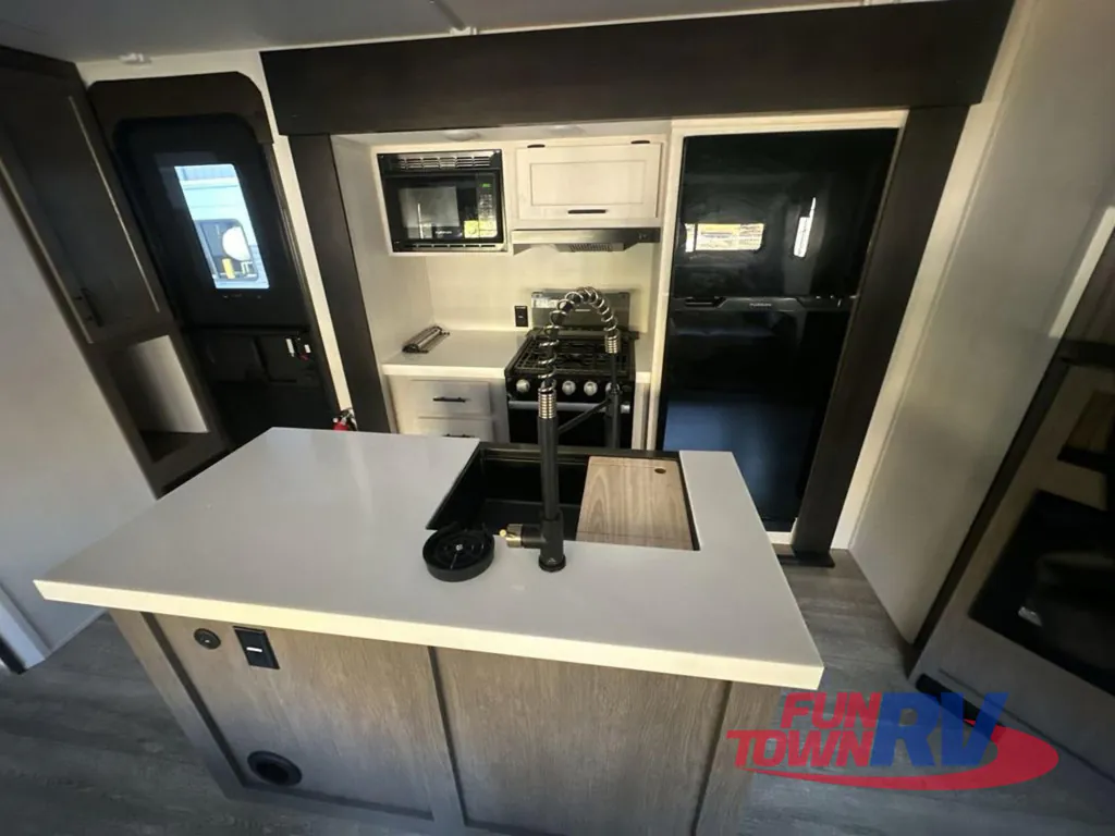 2025 Forest River Cherokee Alpha Wolf 33BH, Photos photo 16