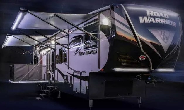 Heartland Road Warrior 411 exterior