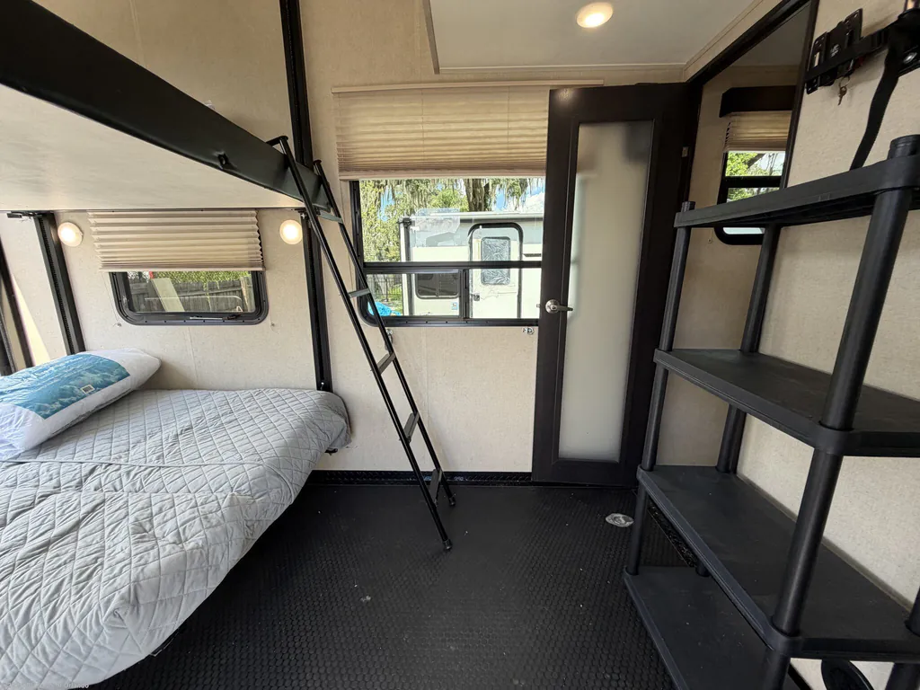 2018 Dutchmen Voltage Triton 3551, Photos photo 21