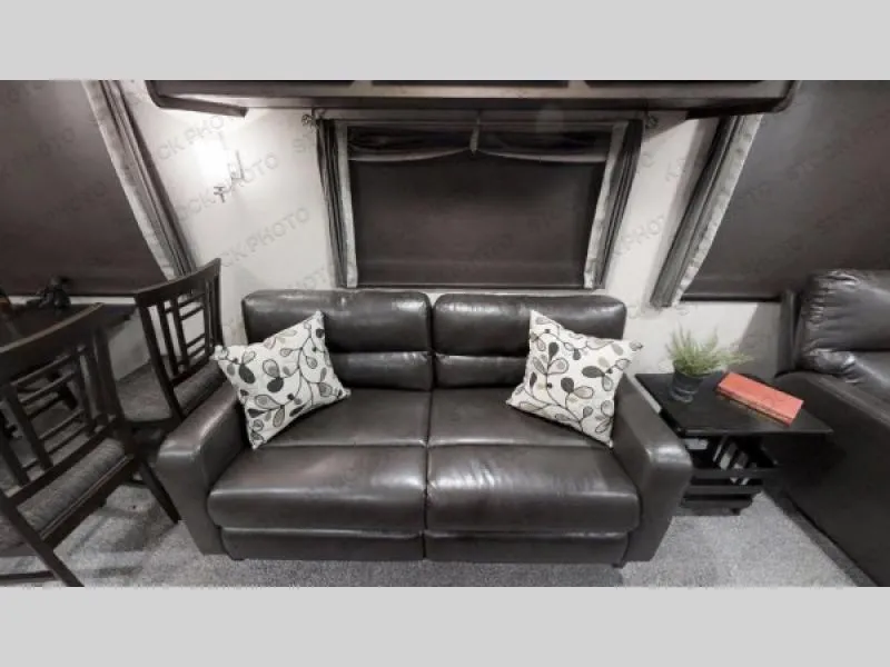2018 Forest River RV Wildwood DLX 39FDEN - Photo 4