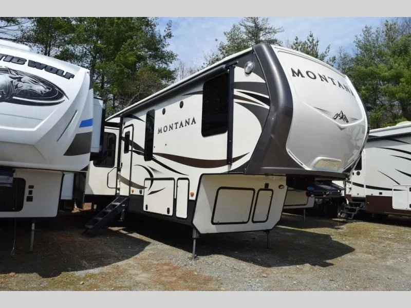 2018 Keystone Montana 3661RL - Photo 3