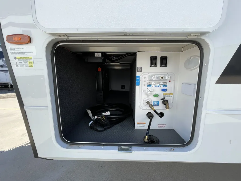 2025 Brinkley MODEL I 275, Photos photo 14