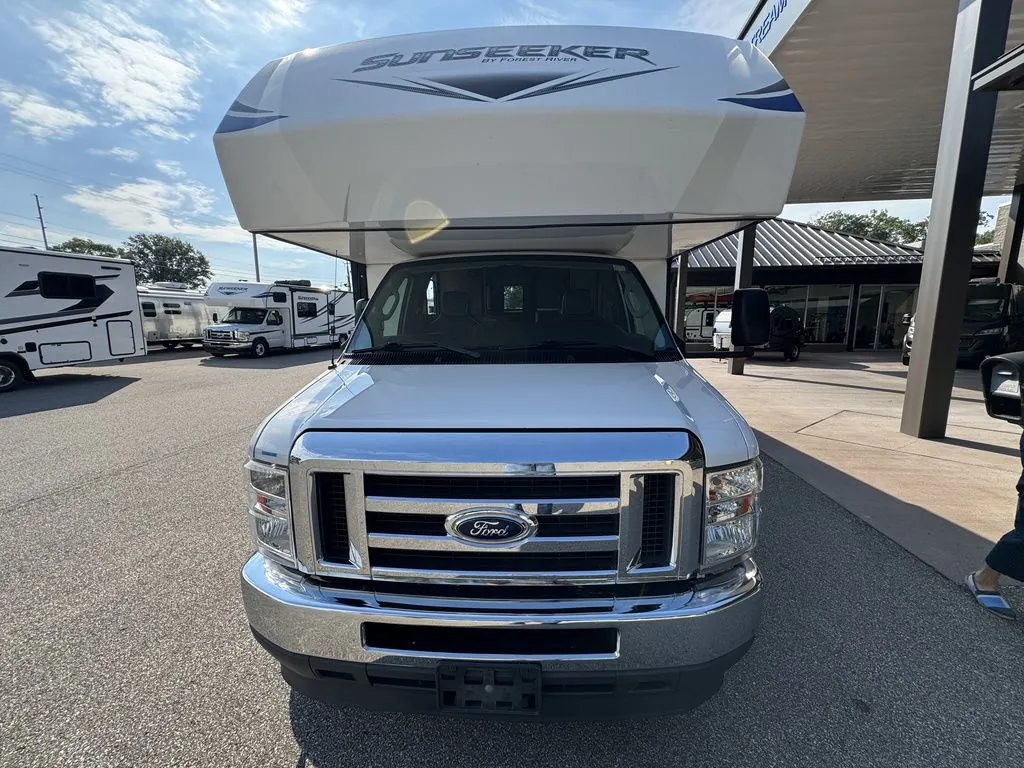 2022 Forest River Sunseeker 3250DS LE — Photo 6