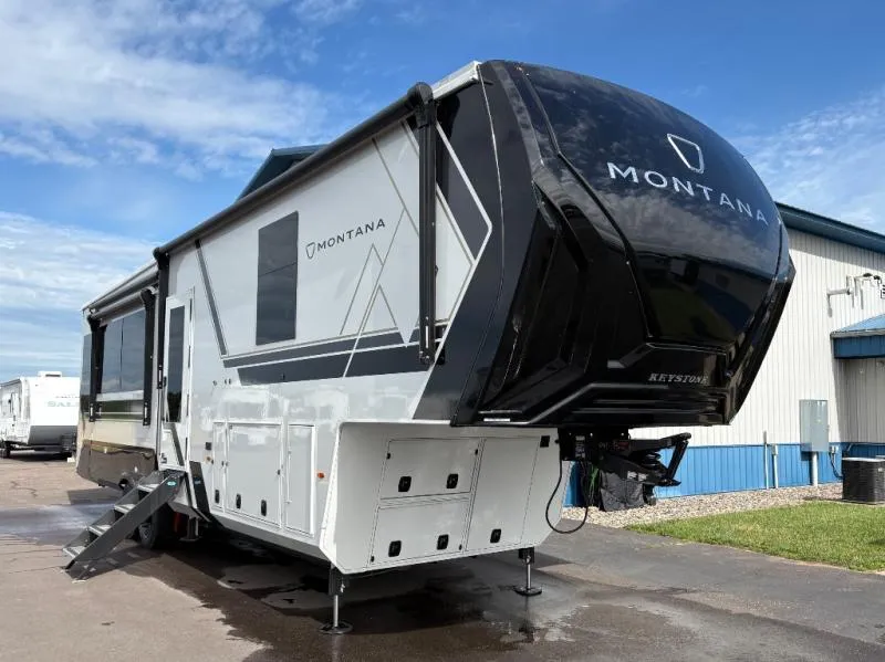 2027 Keystone Montana 3100RL - Photo 2