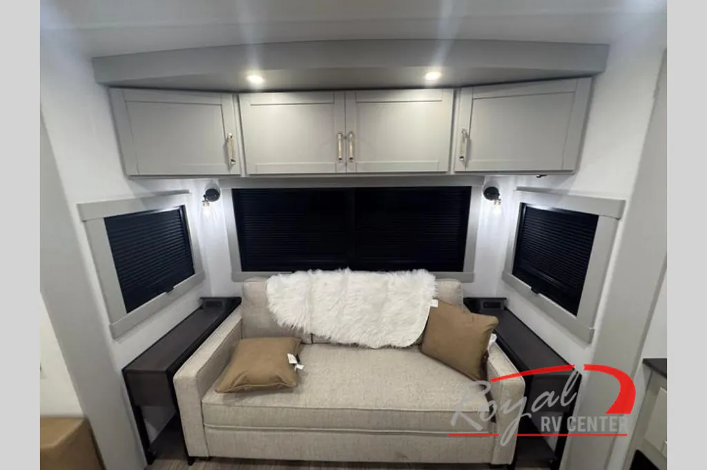 2026 Brinkley Model Z 3610, Living area photo 4