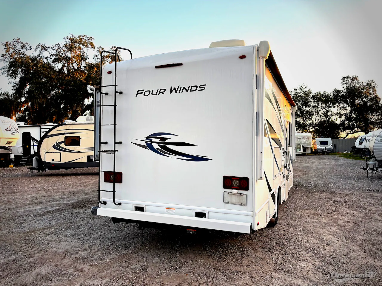 2022 Thor Motor Coach Four Winds 27R - Photo 3