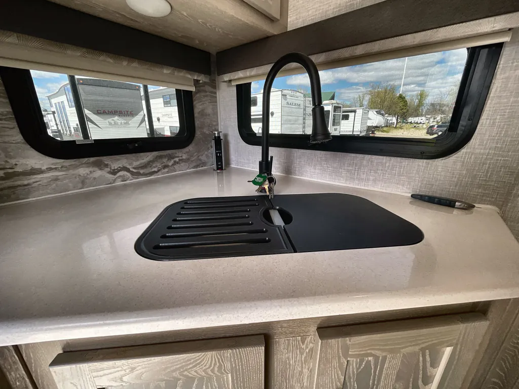 2021 Forest River Rockwood Ultra Lite 2614BS, Photos photo 10