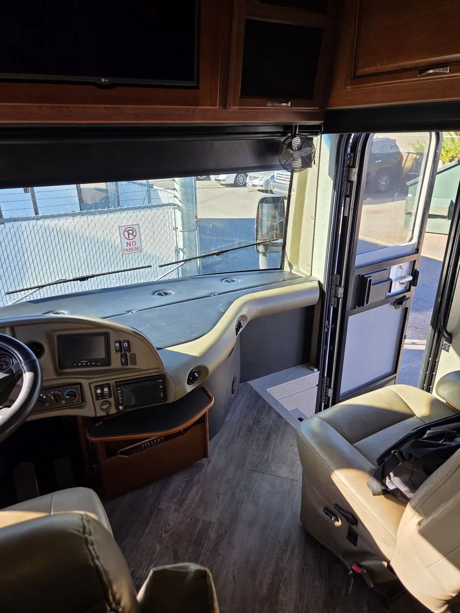 2016 Fleetwood Pace Arrow LXE 38K, Photos photo 14
