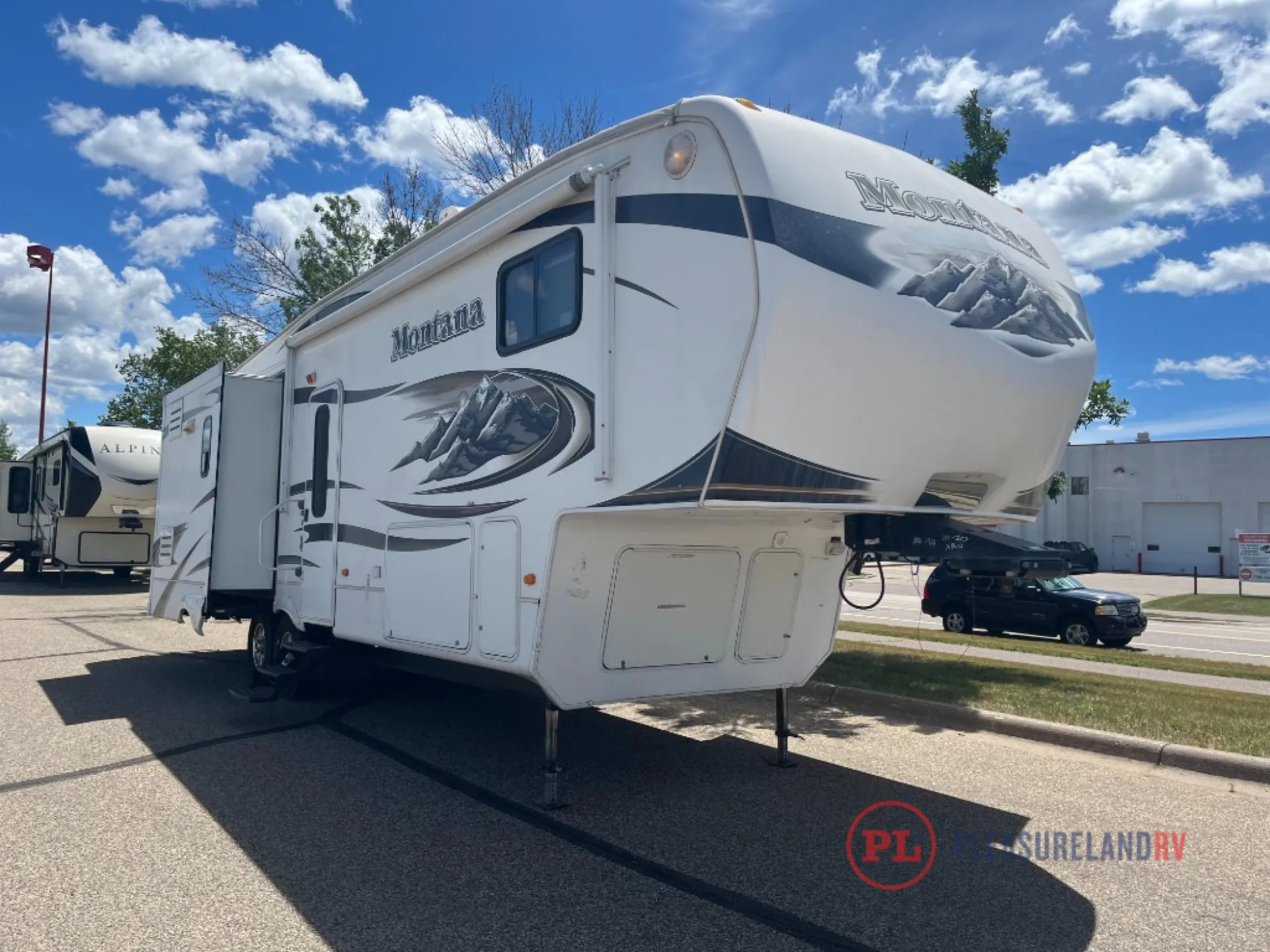 2010 Keystone Montana 3075RL - Photo 2