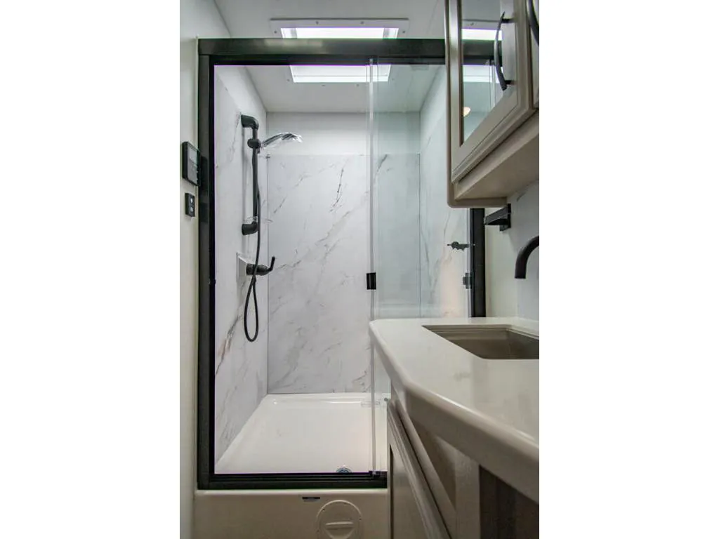 2027 Entegra Coach Emblem 36U, Photos photo 37