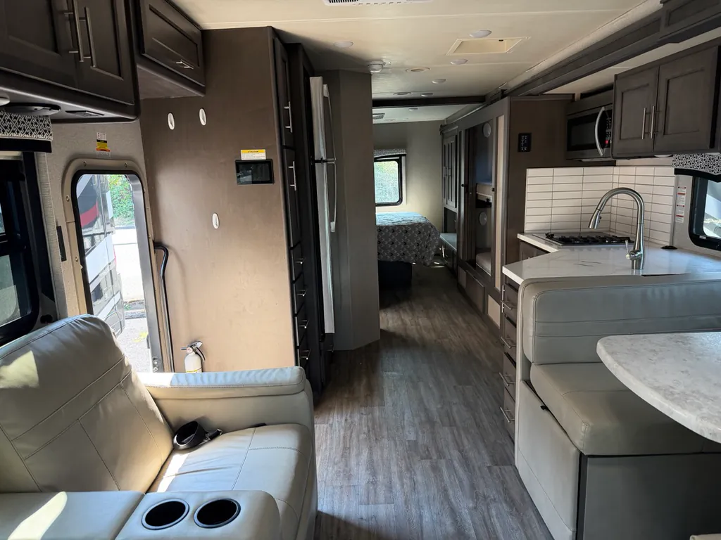 2023 Thor Motor Coach Magnitude RS36, Photos photo 6