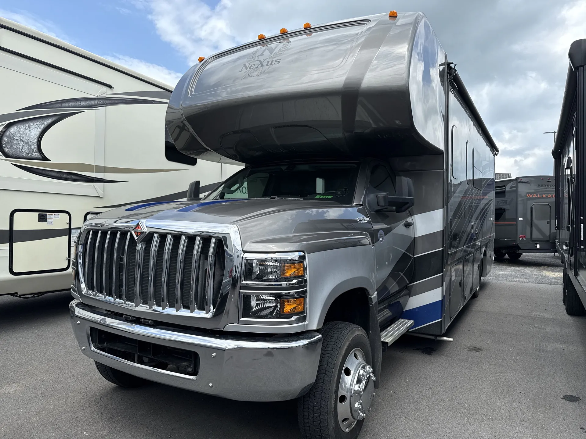 2022 Nexus Rebel 30R - Photo 2