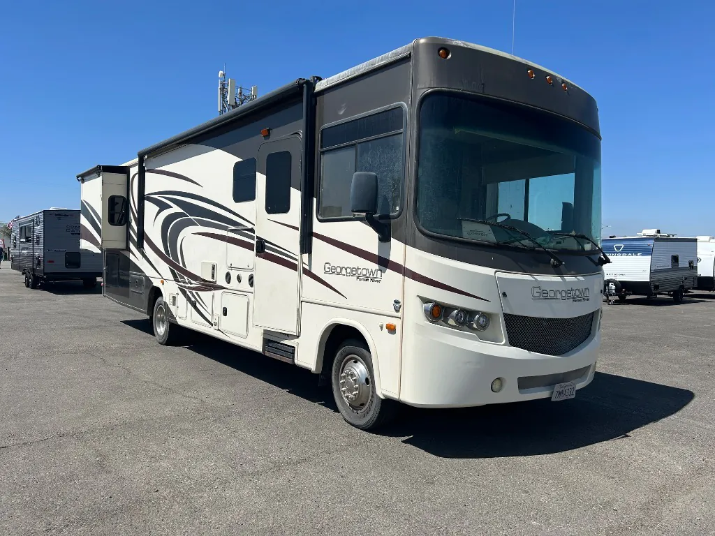 2015 Forest River Georgetown 335DS - Photo 2