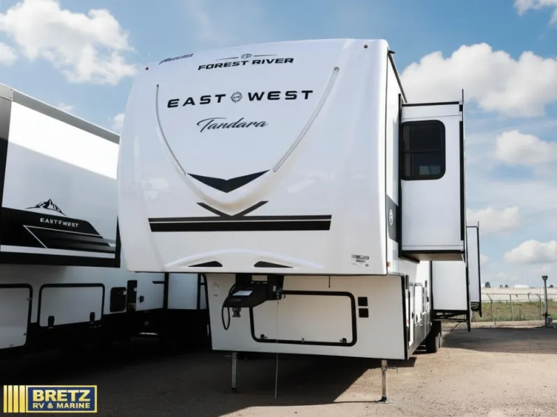 2026 East to West Tandara 387BH - Photo 4