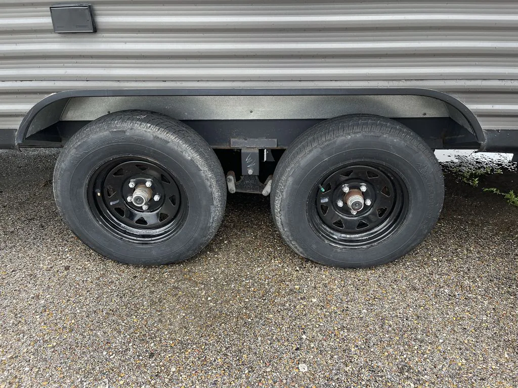 2022 Highland Ridge Light LT275RLS dealer photo 2 from Blue Compass RV