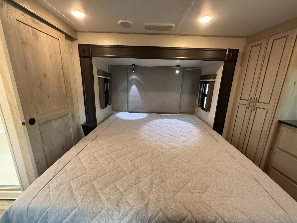 2021 Keystone Alpine 3120RS dealer photo 6 from Pinnacle RV