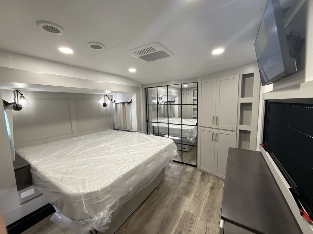 2026 Brinkley Model Z 3600, Photos photo 35