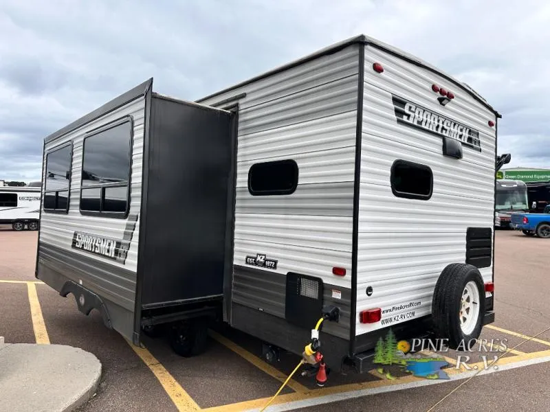 2022 KZ Sportsmen SE Used    241RKSE Rear Kitchen - Photo 4