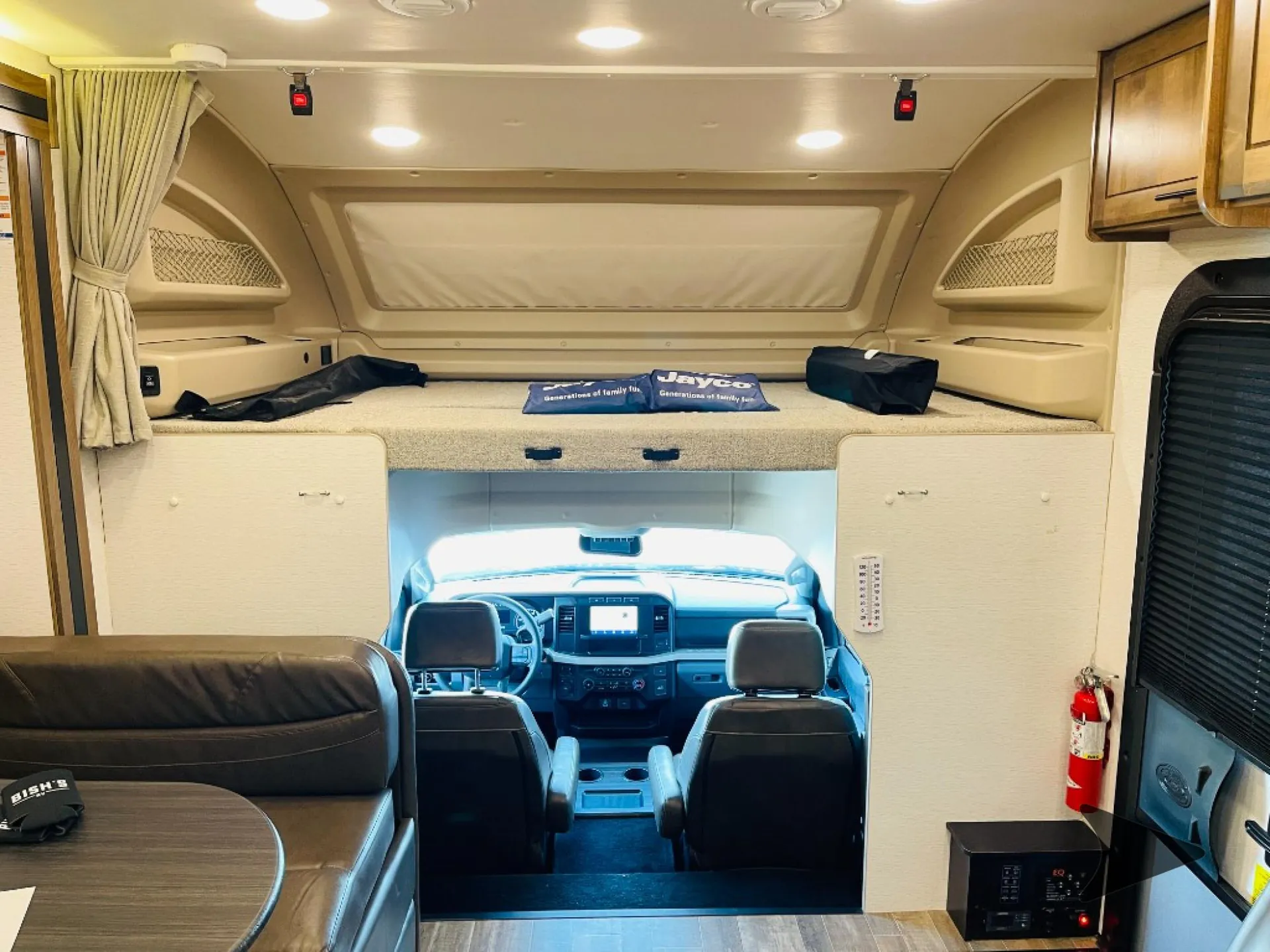 2024 Jayco Seneca XT 32U - Photo 3
