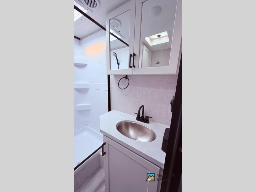 2025 Jayco Jay Feather 29RL, Photos photo 17