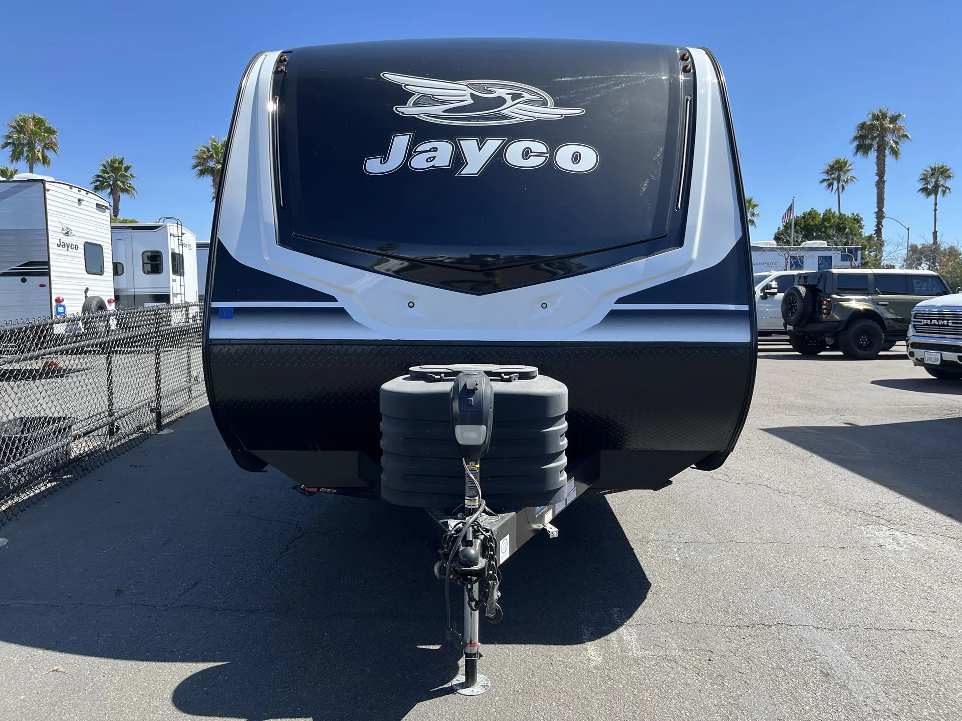 2016 Fleetwood Pace Arrow LXE 38B — front
