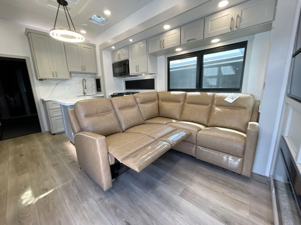 2026 Brinkley Model G 3950, Photos photo 18