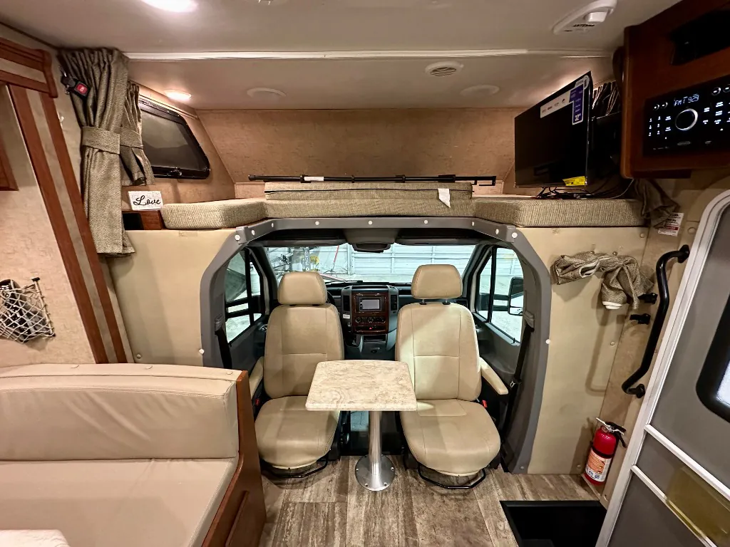 2016 Forest River Sunseeker MBS 2400R — Photo 5