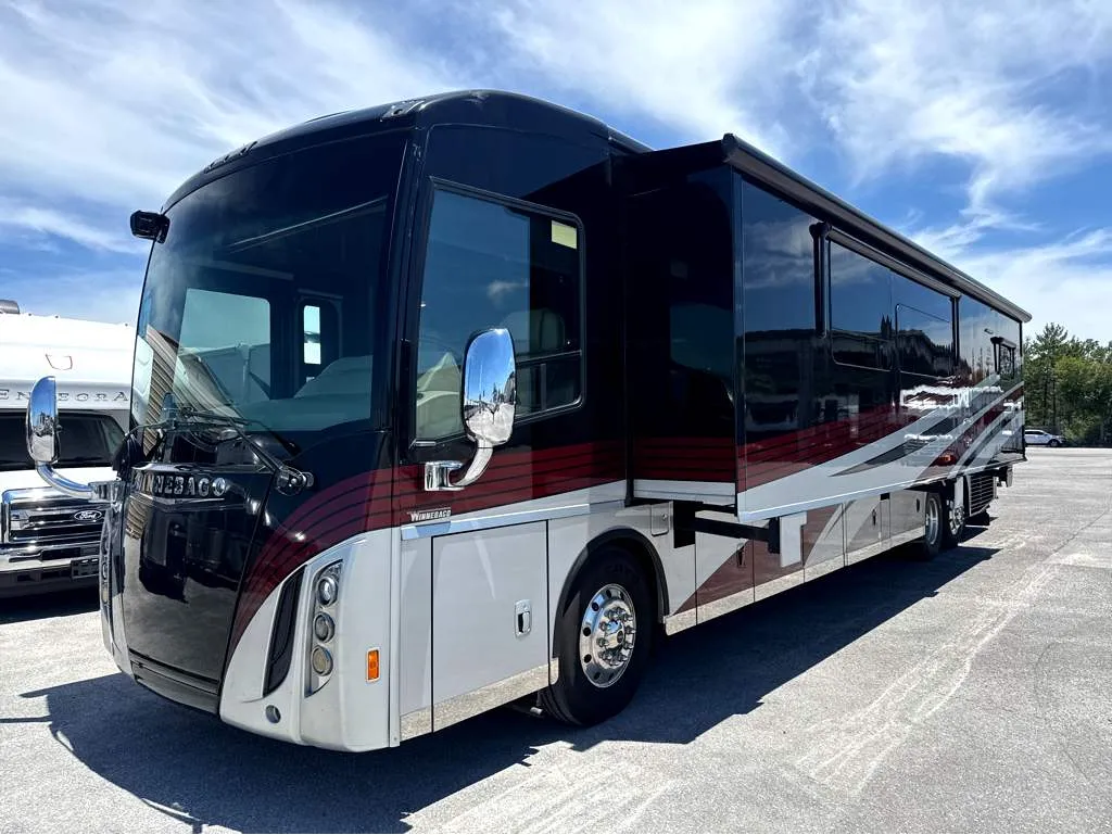 2017 Winnebago Tour 42QD - Photo 2